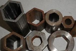 山東異型無(wú)縫鋼管